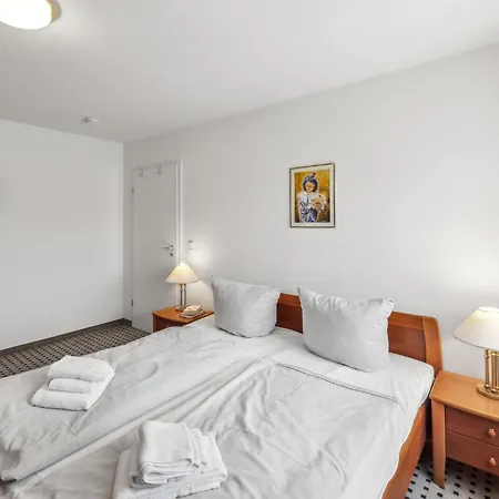 1 Bedroom Front In