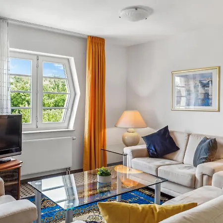 Apartment 1 Bedroom Front In *